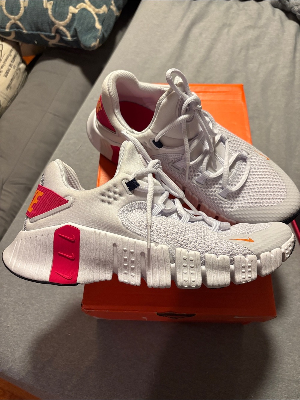 Nike Women's Metcon 4 🤍🩷🧡